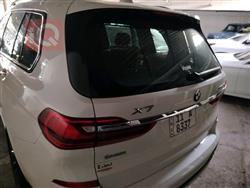 بی ئێم دەبڵیو X7